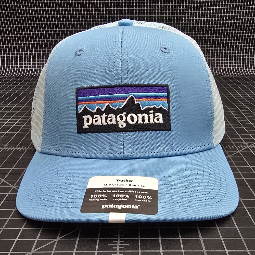 PATAGONIA P-6 LOGO TRUCKER HAT - LAGO BLUE